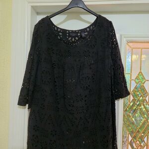 18W Black Eyelet Top